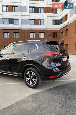 Внедорожник / Кроссовер Nissan Rogue 2018 в 