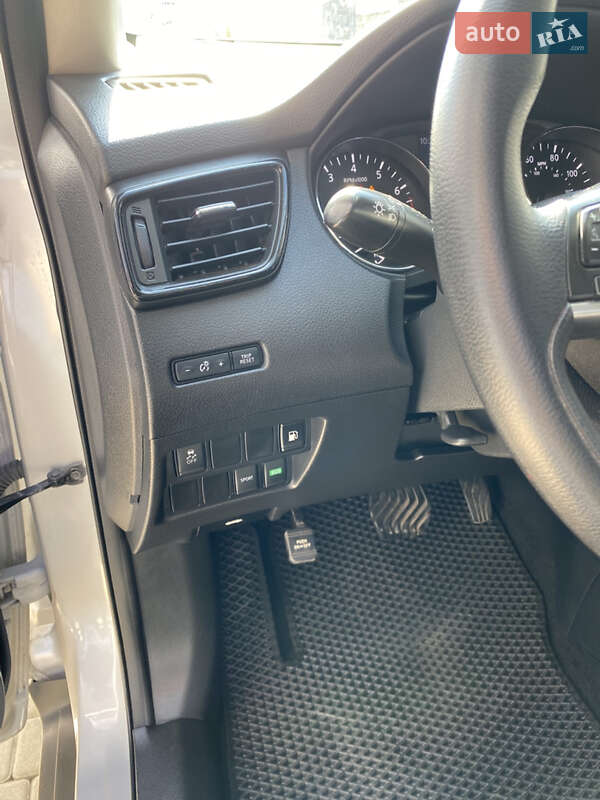 Позашляховик / Кросовер Nissan Rogue 2018 в Рівному