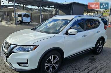 Внедорожник / Кроссовер Nissan Rogue 2017 в 