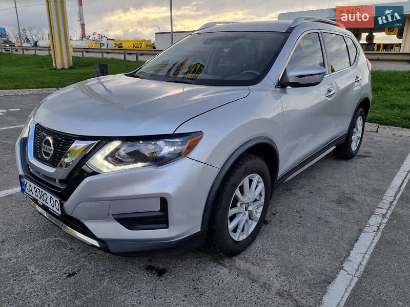 Позашляховик / Кросовер Nissan Rogue 2018 в 