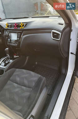 Внедорожник / Кроссовер Nissan Rogue 2014 в 
