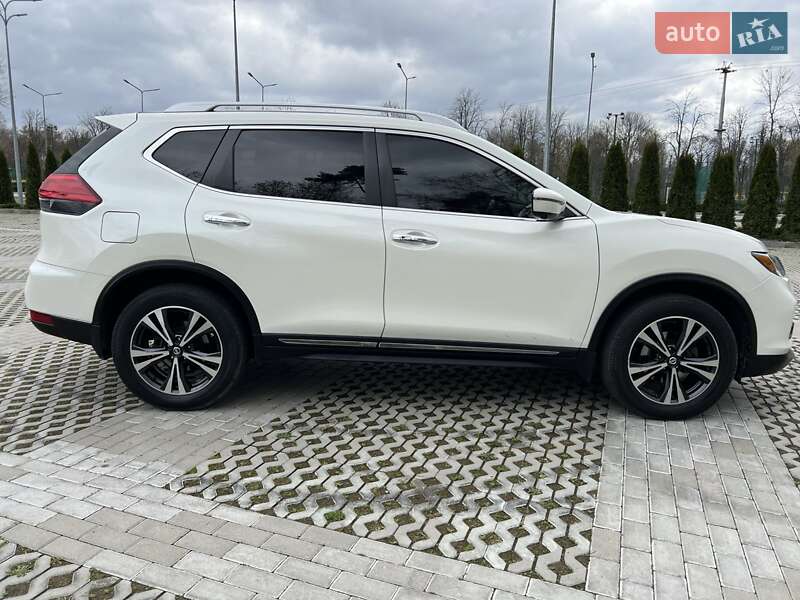 Внедорожник / Кроссовер Nissan Rogue 2017 в Харькове
