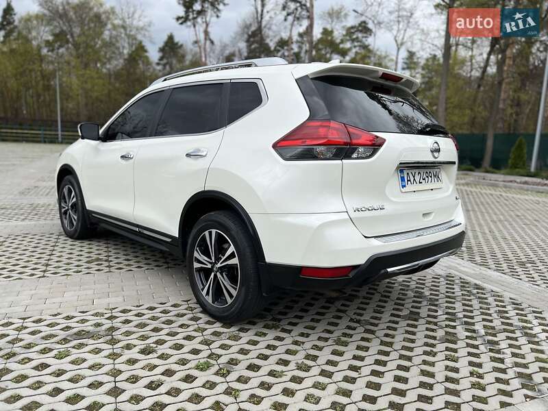 Внедорожник / Кроссовер Nissan Rogue 2017 в Харькове