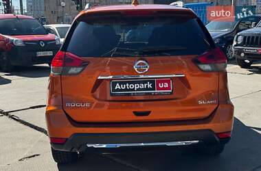 Внедорожник / Кроссовер Nissan Rogue 2017 в 