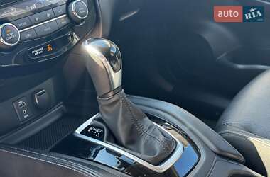 Внедорожник / Кроссовер Nissan Rogue 2017 в 