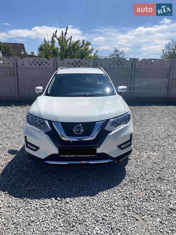 Позашляховик / Кросовер Nissan Rogue 2017 в 