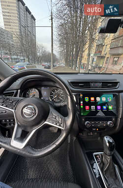 Внедорожник / Кроссовер Nissan Rogue 2018 в 