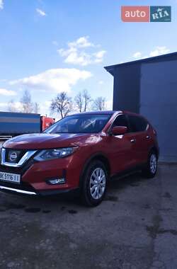 Позашляховик / Кросовер Nissan Rogue 2017 в 
