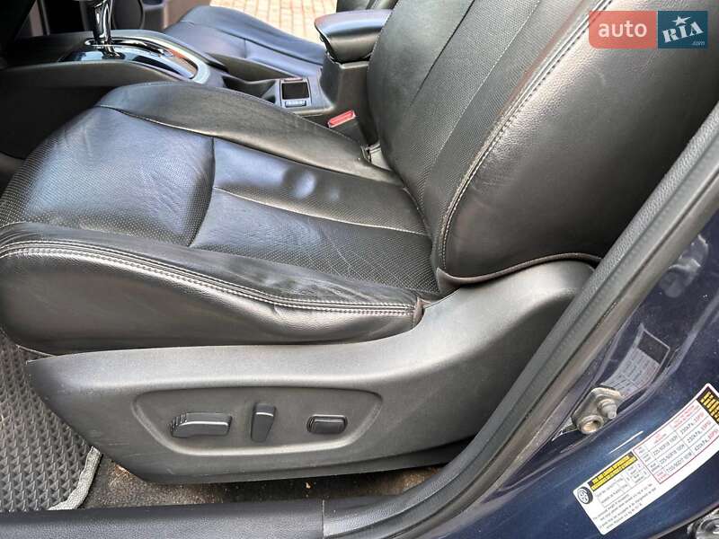 Позашляховик / Кросовер Nissan Rogue 2014 в Ізяславі