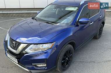 Внедорожник / Кроссовер Nissan Rogue 2018 в 