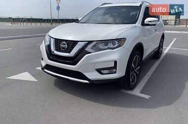 Внедорожник / Кроссовер Nissan Rogue 2018 в 