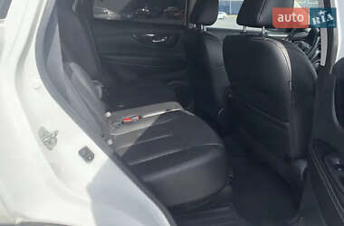 Внедорожник / Кроссовер Nissan Rogue 2018 в 