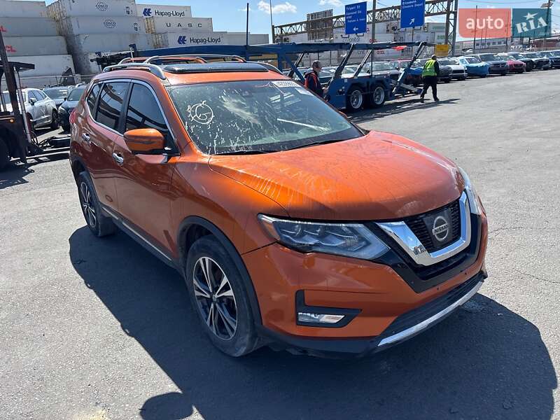Внедорожник / Кроссовер Nissan Rogue 2016 в 