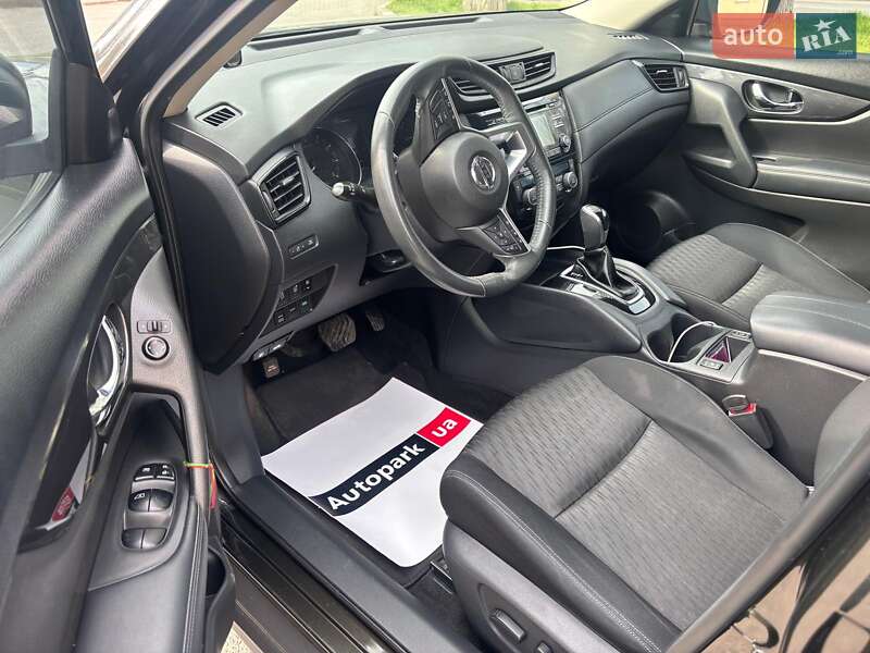 Внедорожник / Кроссовер Nissan Rogue 2017 в Запорожье