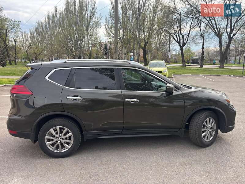 Внедорожник / Кроссовер Nissan Rogue 2017 в Запорожье