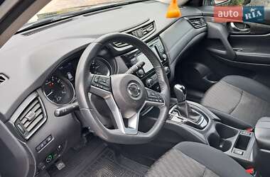 Внедорожник / Кроссовер Nissan Rogue 2018 в 