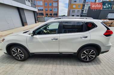 Внедорожник / Кроссовер Nissan Rogue 2017 в 