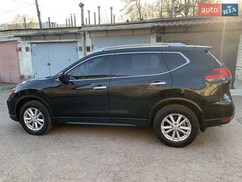 Позашляховик / Кросовер Nissan Rogue 2016 в Чернігові