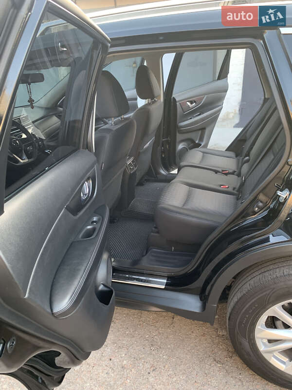 Позашляховик / Кросовер Nissan Rogue 2016 в Чернігові