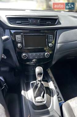 Внедорожник / Кроссовер Nissan Rogue 2019 в 