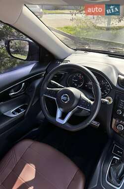 Внедорожник / Кроссовер Nissan Rogue 2018 в 