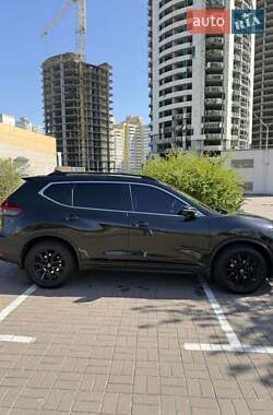 Внедорожник / Кроссовер Nissan Rogue 2018 в 
