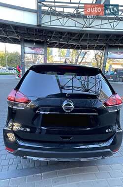 Внедорожник / Кроссовер Nissan Rogue 2018 в 