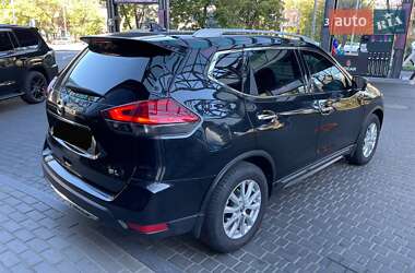 Внедорожник / Кроссовер Nissan Rogue 2018 в 