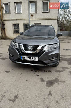 Внедорожник / Кроссовер Nissan Rogue 2017 в 