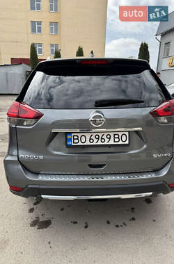 Внедорожник / Кроссовер Nissan Rogue 2017 в 