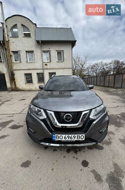 Внедорожник / Кроссовер Nissan Rogue 2017 в 