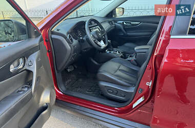 Внедорожник / Кроссовер Nissan Rogue 2017 в 