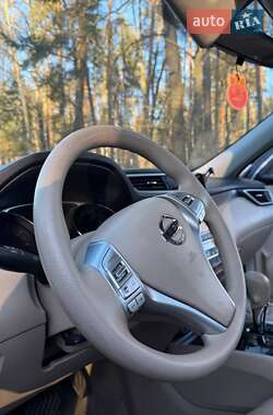 Внедорожник / Кроссовер Nissan Rogue 2015 в 