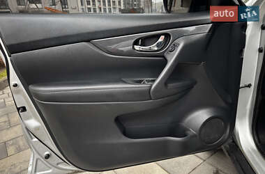 Внедорожник / Кроссовер Nissan Rogue 2018 в 