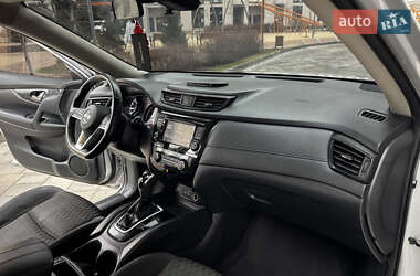 Внедорожник / Кроссовер Nissan Rogue 2018 в 