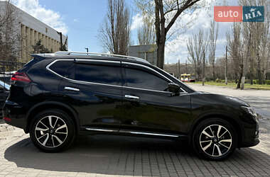 Внедорожник / Кроссовер Nissan Rogue 2018 в 