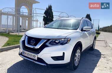 Внедорожник / Кроссовер Nissan Rogue 2017 в 