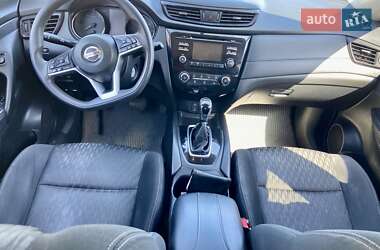 Внедорожник / Кроссовер Nissan Rogue 2017 в 