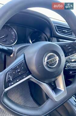 Внедорожник / Кроссовер Nissan Rogue 2017 в 