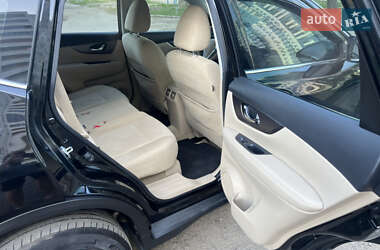 Позашляховик / Кросовер Nissan Rogue 2015 в 