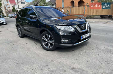Внедорожник / Кроссовер Nissan Rogue 2018 в 
