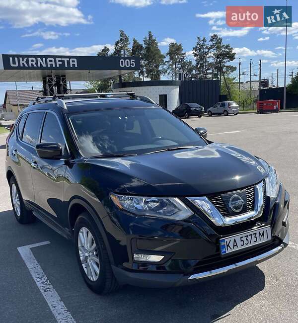 Внедорожник / Кроссовер Nissan Rogue 2017 в 