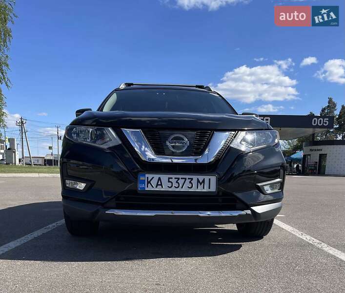 Внедорожник / Кроссовер Nissan Rogue 2017 в Киеве