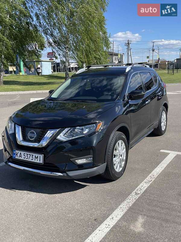 Внедорожник / Кроссовер Nissan Rogue 2017 в Киеве