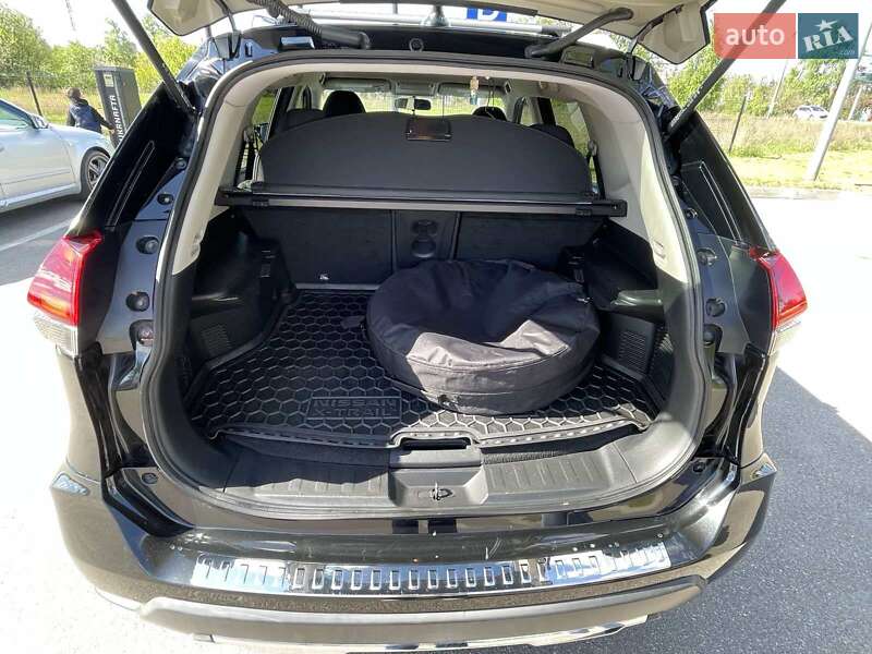 Внедорожник / Кроссовер Nissan Rogue 2017 в Киеве