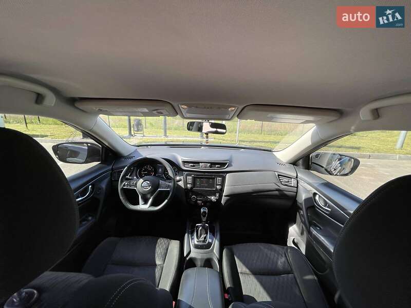 Внедорожник / Кроссовер Nissan Rogue 2017 в Киеве