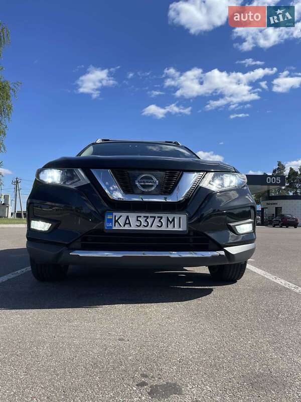 Внедорожник / Кроссовер Nissan Rogue 2017 в Киеве