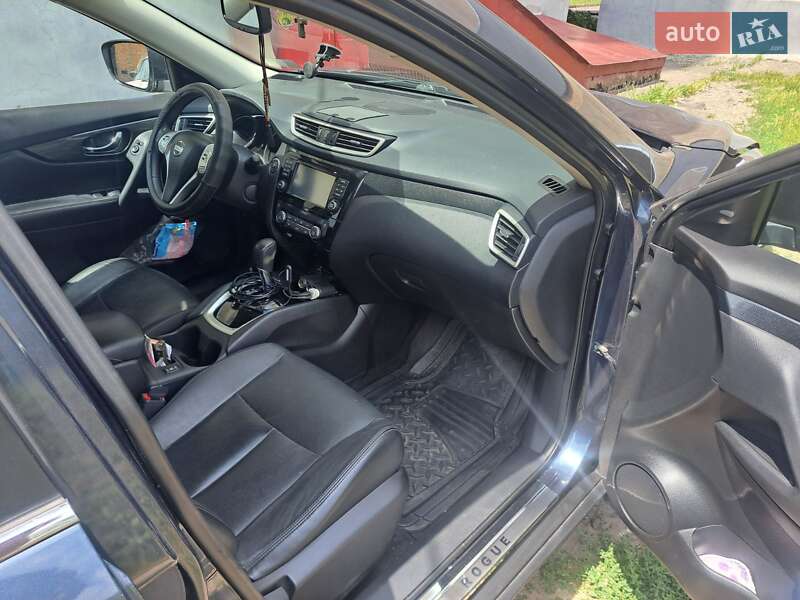 Внедорожник / Кроссовер Nissan Rogue 2014 в Александрие
