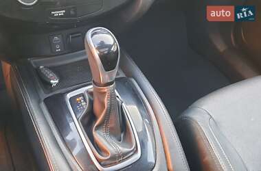Внедорожник / Кроссовер Nissan Rogue 2017 в 