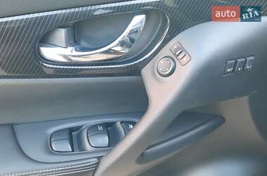 Внедорожник / Кроссовер Nissan Rogue 2017 в 